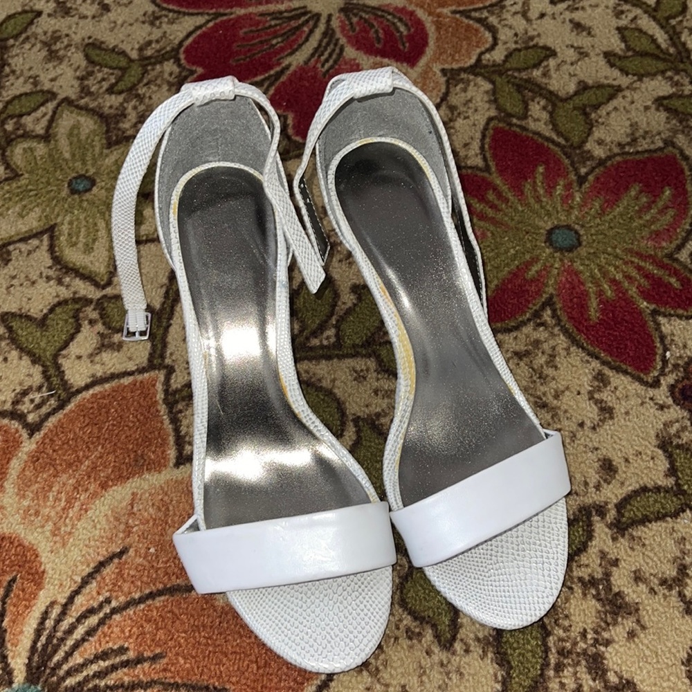 Mark. (AVON) Metallic Feminine Heels